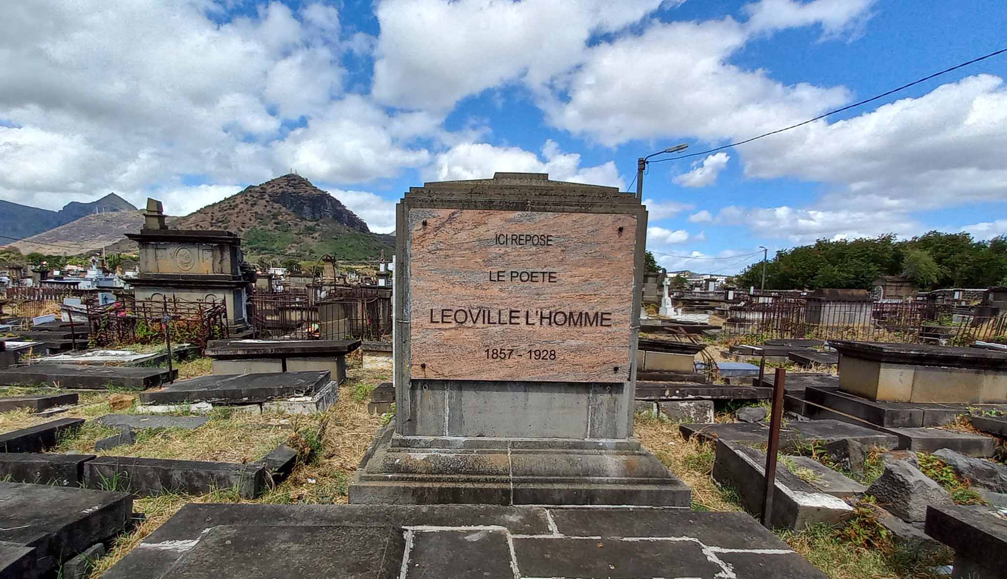 Tombe de Léoville L’Homme