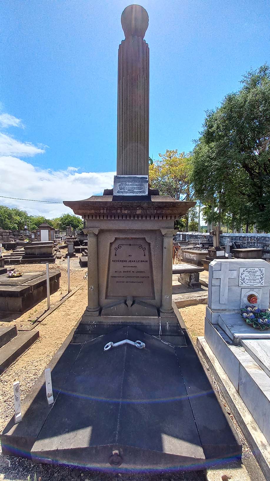 Monument sur la tombe du Revd. Jean Lebrun