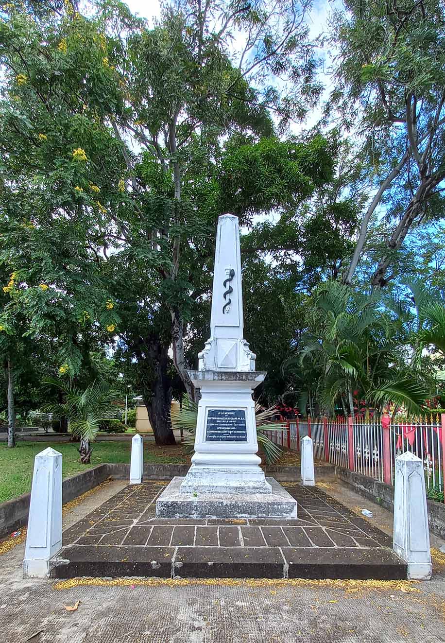 Monument à la mémoire du Dr Horace Beaugeard